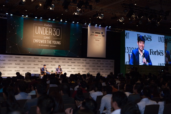 
Nơi đây vừa tổ chức sự kiện Forbes 30 Under 30. Trong ảnh là CEO GrabTaxi đang phát biểu - Ảnh: H.Đ
