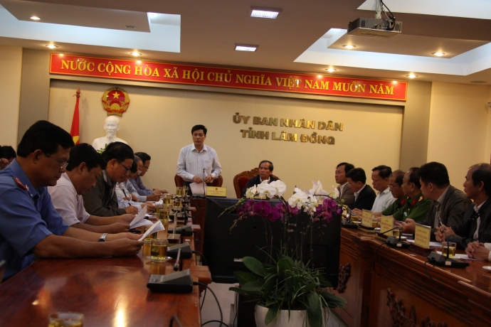 
Tại cuộc họp khẩn chiều 19/6, Thứ trưởng Nguyễn Ngọc Đông đề nghị các đơn vị liên quan khẩn trương làm rõ nguyên nhân đồng thời tiếp tục khắc phục hậu quả vụ tai nạn
