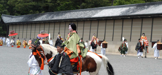 Lễ hội Hollyhock ở Kyoto. Ảnh: Inside Japan.