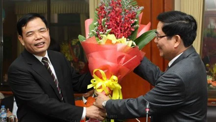 
Thứ trưởng Bộ NN&PTNT Nguyễn Xuân Cường (trái)
