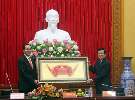 
Chủ tịch nước Trần Đại Quang và nguyên Chủ tịch nước Trương Tấn Sang. Ảnh: CAND
