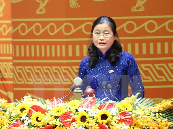 Đồng chí Đỗ Thị Hoàng, Phó Bí thư thường trực tỉnh ủy Quảng Ninh trình bày tham luận. (Ảnh: TTXVN)