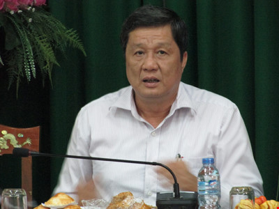 Ông Phạm Văn Hiểu thông tin tình hình bầu thêm hai ĐBQH tại cuộc họp chiều 26-5. Ảnh: N.NAM