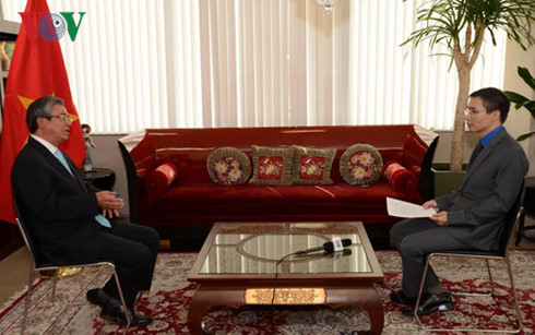 Đại sứ Phạm Quang Vinh trả lời phỏng vấn phóng viên VOV thường trú tại Mỹ