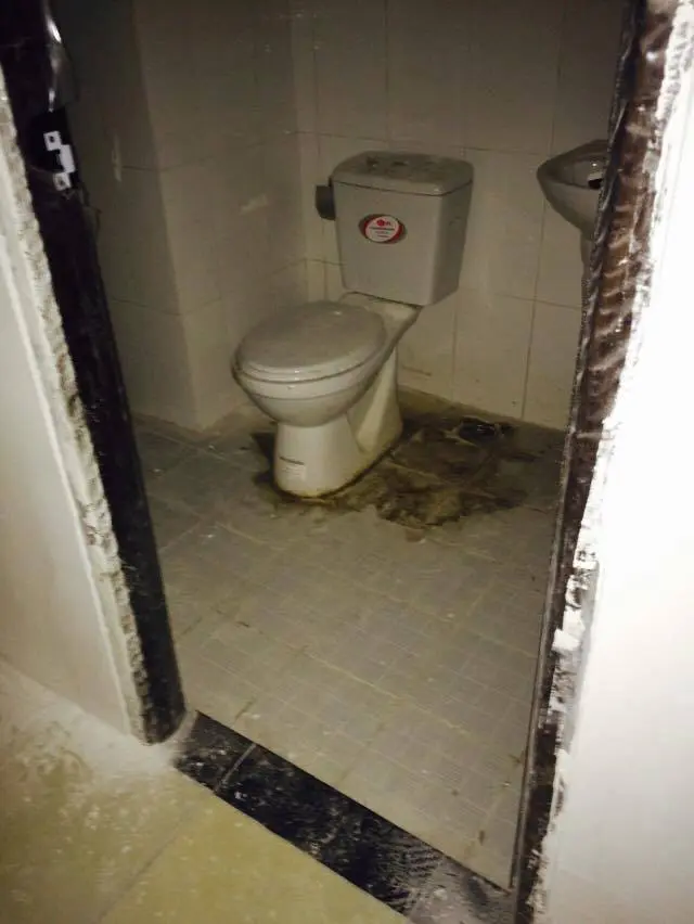 Hình ảnh nhà tắm của căn hộ được người dân ghi lại. N.T