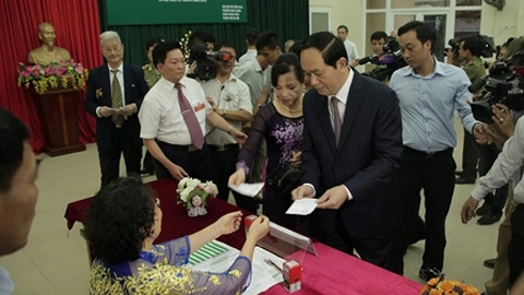 Chủ tịch nước Trần Đại Quang và phu nhân bỏ phiếu. Ảnh: Trần Chung