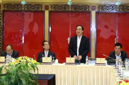 Thủ tướng Chính phủ Nguyễn Tấn Dũng và Bí thư Thành uỷ Hà Nội Hoàng Trung Hải tại cuộc họp về quy hoạch xây dựng vùng thủ đô. Ảnh: TTXVN
