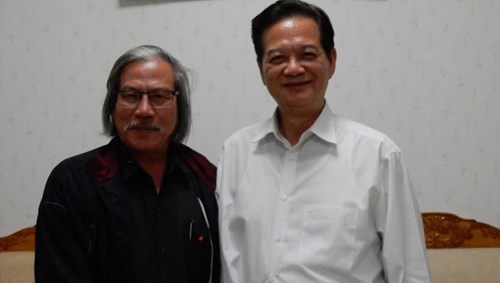 
Thủ tướng Nguyễn Tấn Dũng và tác giả bài viết.
