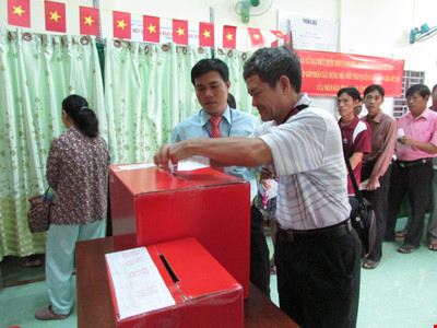 Cử tri TP Cần Thơ đi bầu cử ĐBQH và HĐND ba cấp trong ngày 22-5-2016. Ảnh: N.NAM