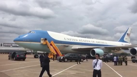 
Ông Obama tạm biệt Việt Nam
