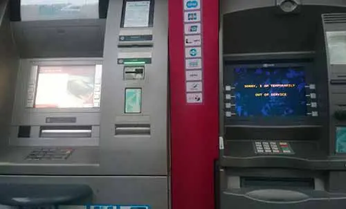
Nhiều máy ATM của ngân hàng Agribank ở khu vực Phương Mai, Tôn Thất Tùng, Phạm Ngọc Thạch cũng trong tình trạng không thể giao dịch được
