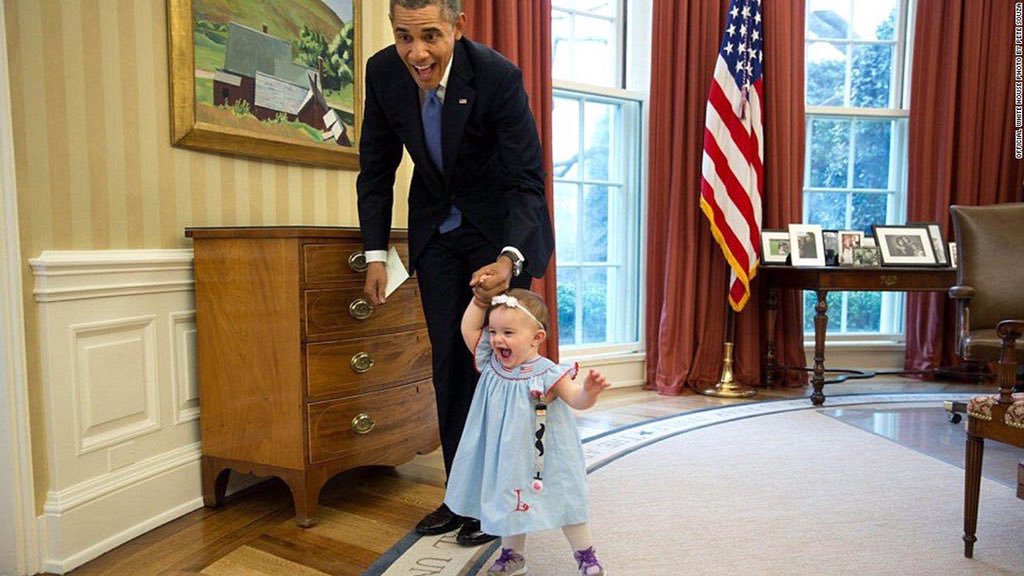 
Ông Obama không bao giờ thể hiện mình là Tổng thống trước mặt bọn trẻ (Ảnh: Twitter Maneet)
