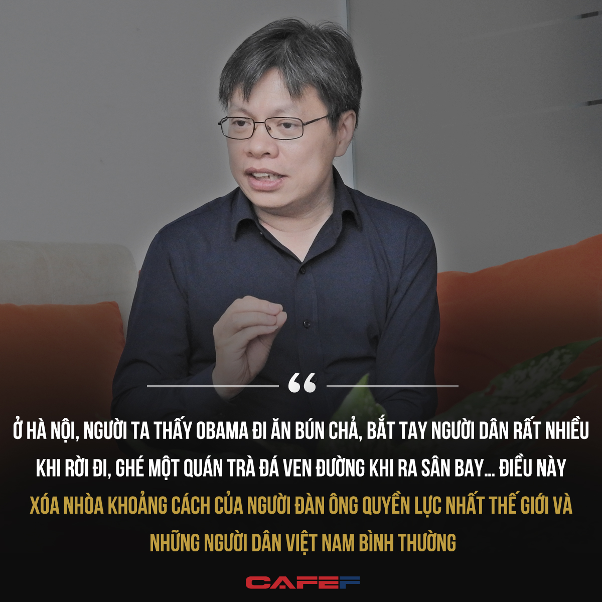 
Theo như hầu hết hình dung của mọi người, Tổng thống Mỹ sẽ được bảo vệ cực kỳ nghiêm ngặt và rất ít người được tới gần, thậm chí có thể bị bắn nếu có hành động khả nghi. Thế nhưng ở Hà Nội, mọi người đều thấy họ có thể tới gần Obama, thậm chí là có thể bắt tay, ngồi ăn, chụp ảnh chung với ông miễn là ở đó để chờ cơ hội
