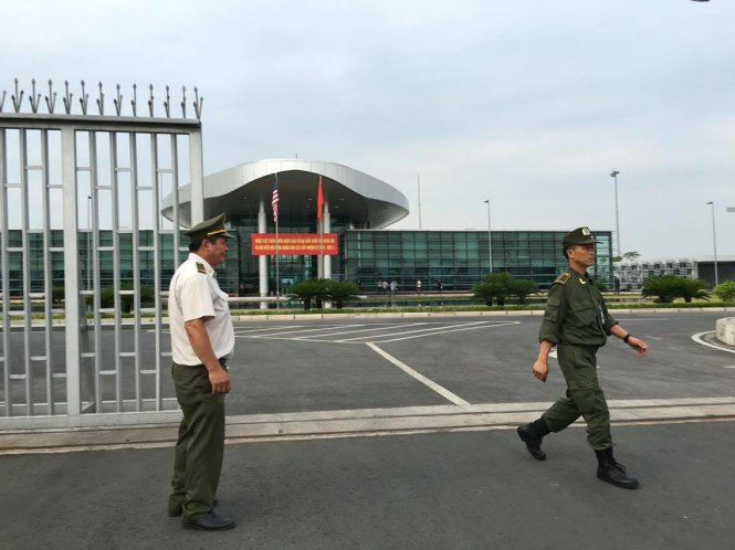 
An ninh hàng không tại sân bay Nội Bài - Ảnh: VIỆT DŨNG
