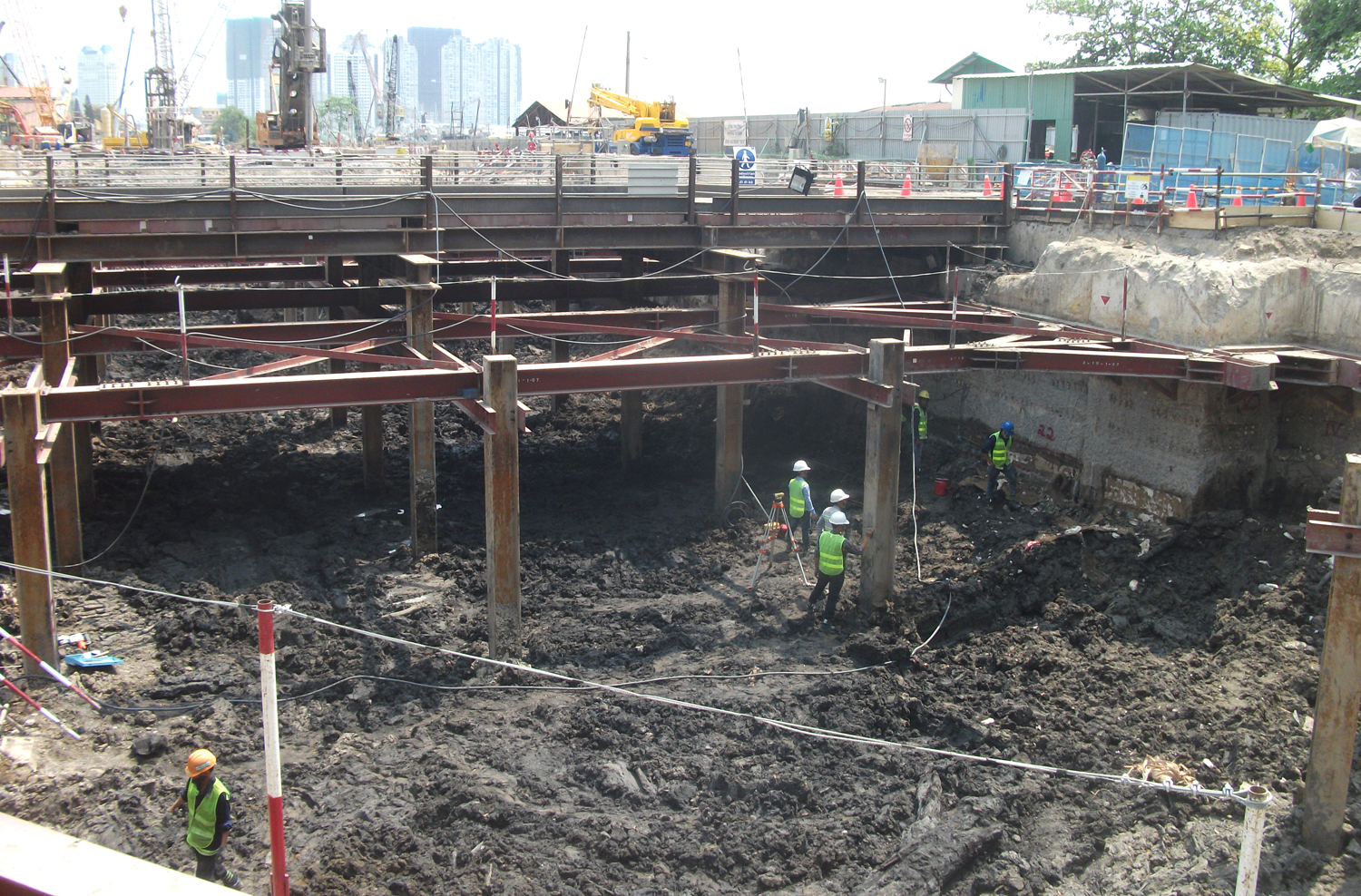 
Phần hầm của nhà ga metro Tân Cảng đang được xây dựng
