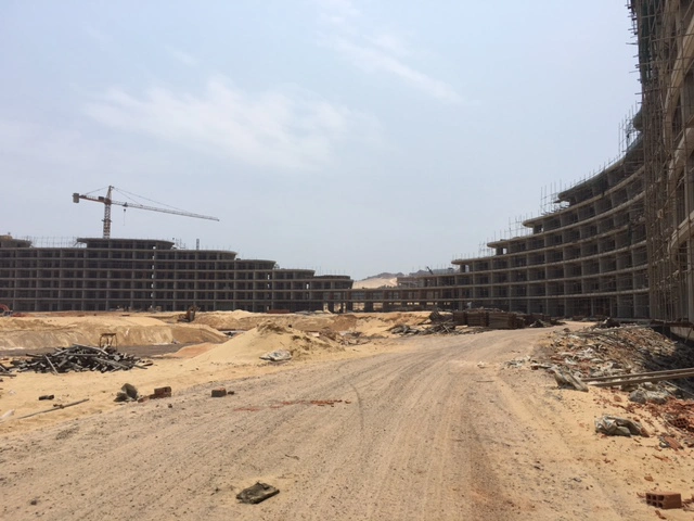 
Tổ hợp khách sạn đang xây dựng
