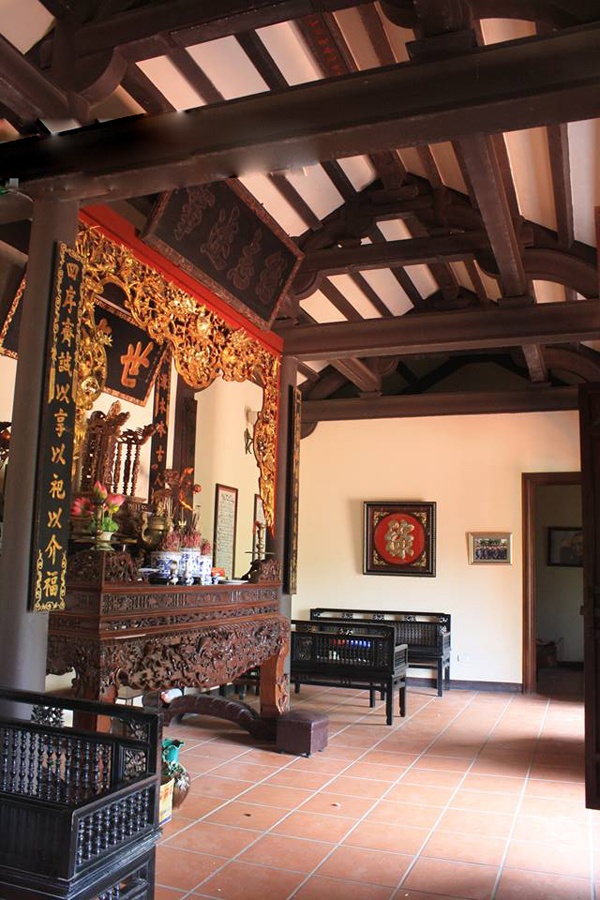 Các đồ nội thất bên trong ngôi nhà này đều được làm từ gỗ quý.