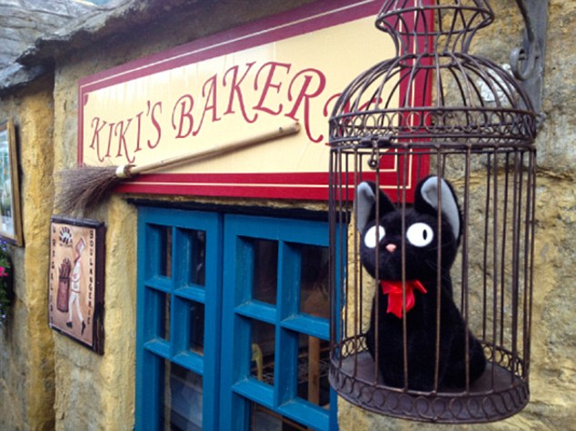Ngôi làng cổ tích còn có một tiệm bánh từ một bộ phim hoạt hình giả tưởng.