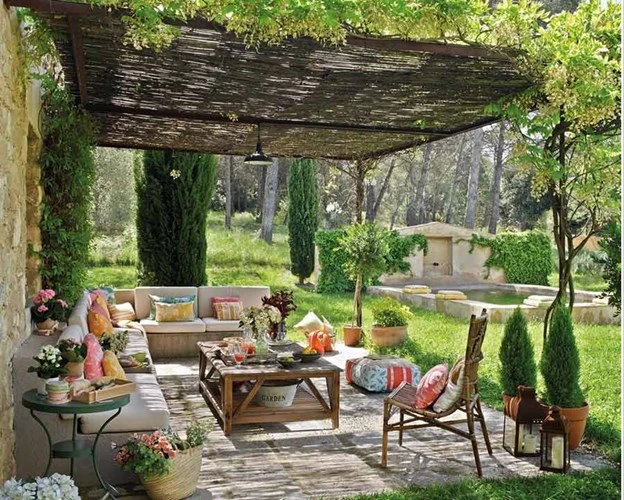 Với bộ bàn ghế này bạn đã biến không gian sân vườn nhà mình thành nơi nghỉ ngơi thư giãn vô cùng ấm cúng.