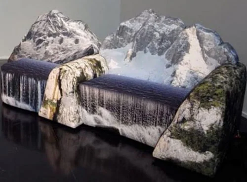 Với bộ sofa lạ mắt hình núi tuyết này bạn có thể mang cả thiên nhiên vào phòng khách nhà mình.