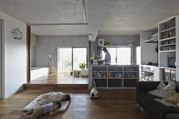 Ngôi nhà không có giường bởi gia đình quyết định chọn kiểu phòng ngủ truyền thống của người Nhật: nằm thảm trải trực tiếp trên sàn nhà.