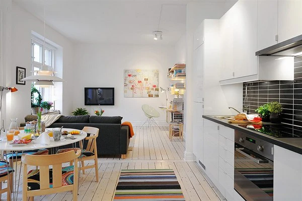 
Khu vực giải trí và trò chuyện được thiết kế theo lối không gian mở, kết nối trực tiếp với nhà bếp.
