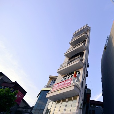 
Còn đây là một ngôi nhà 6 tầng siêu méo ở ở phố Sơn Tây hướng đi Trần Phú.
