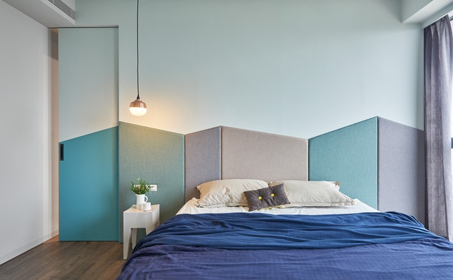 Phòng ngủ của bố mẹ cũng được thiết kế vô cùng nhẹ nhàng và đơn giản.