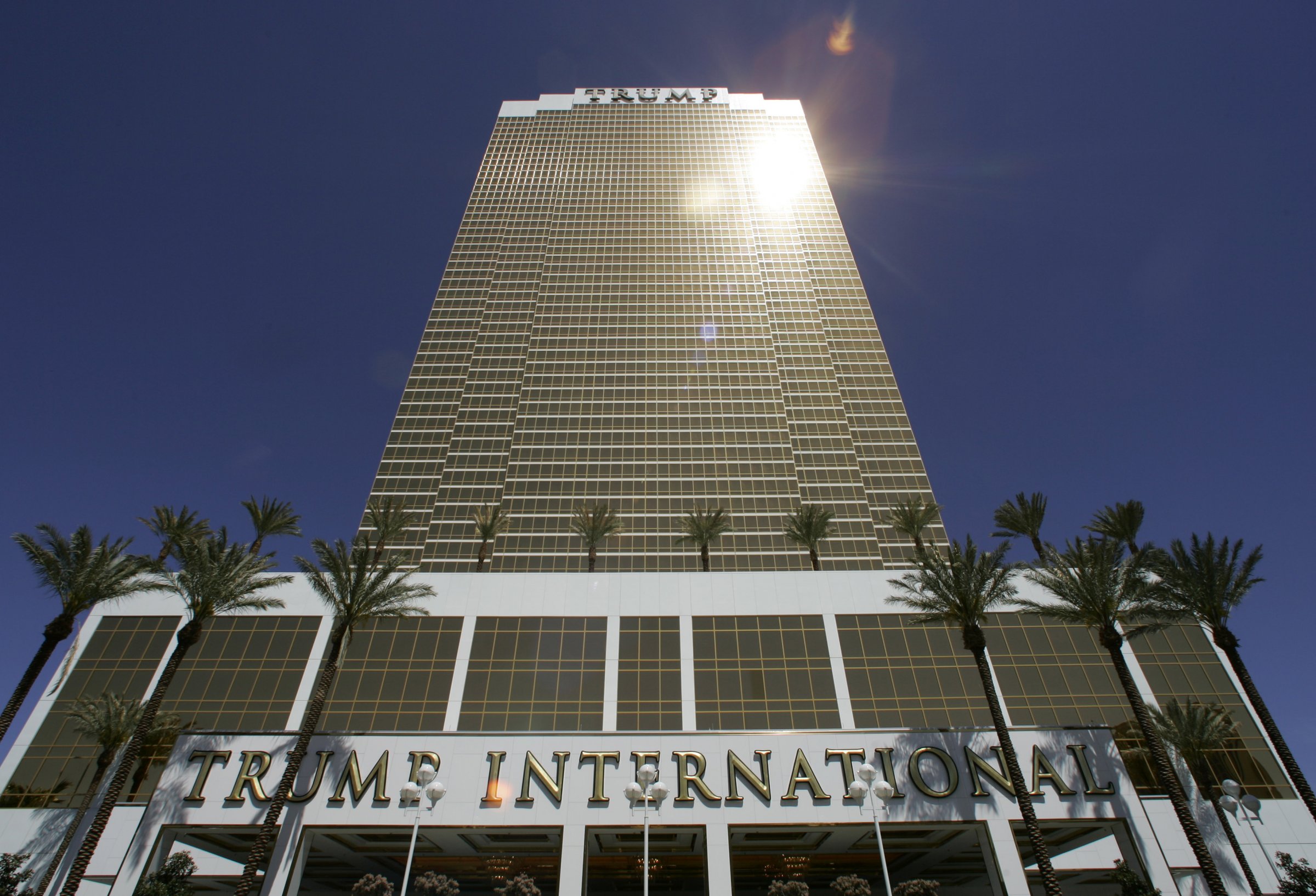
Tòa nhà khách sạn Trump International. Ảnh: Steve Marcus / Reuters

 

