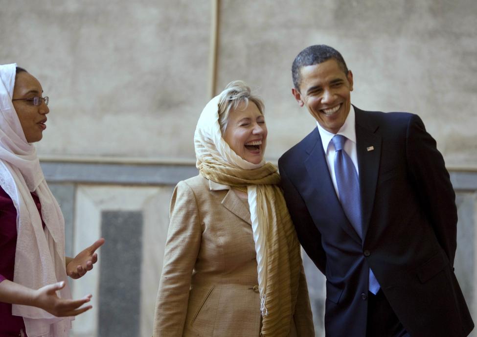 
Tổng thống Obama và bà Clinton trong chuyến công du tại Cairo tháng 6/2009. Ảnh: Larry Downing / Reuters

