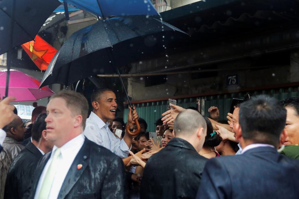 
Ông Obama nhận được chào đón nồng hậu từ người dân. Ảnh: REUTERS/Carlos Barria
