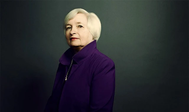 1. Janet Yellen</p></div><div></div></div><p> </p><p><i>Chức vụ: Chủ tịch Cục Dự trữ Liên bang Mỹ (FED)</i></p><p>Bà Janet Yellen, 69 tuổi, đã giữ cương vị thống đốc ngân hàng trung ương của nền kinh tế lớn nhất thế giới trong hơn 1 năm. Nhiệm vụ quan trọng nhất của bà hiện nay là ra quyết định tăng lãi suất đồng USD lần đầu tiên sau gần 1 thập kỷ vào thời điểm phù hợp. Thời gian qua, bất kỳ tín hiệu lãi suất nào từ FED cũng có thể khiến thị trường tài chính toàn cầu biến động. Tuy vậy, bà Yellen đã thể hiện bản lĩnh của một vị thống đốc luôn bình tĩnh và cẩn trọng.