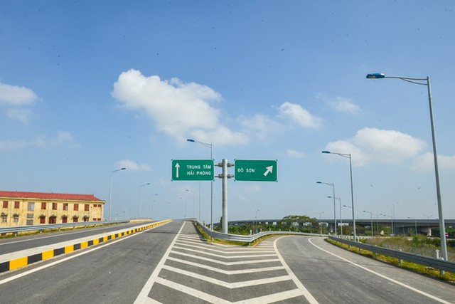 Tốc độ lưu thông tại các đường nhánh ra, vào đường cao tốc từ 40-50km/giờ.