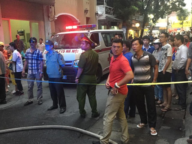 Khoảng hơn 1 tiếng sau khi xảy ra cháy, đám cháy đã được lực lượng chức năng khống chế. Lực lượng y tế phường Hàng Bài và quận Hoàn Kiếm cũng đã có mặt túc trực ứng cứu.