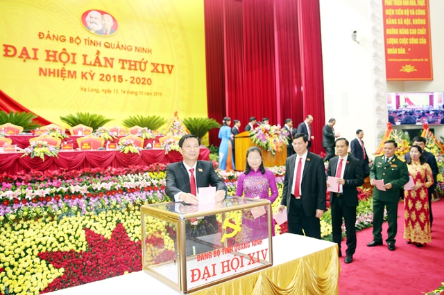 Các đại biểu bầu Ban Chấp hành khóa XIV. Ảnh Báo Quảng Ninh