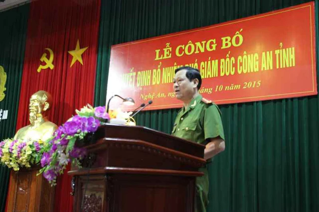 Đồng chí Đại tá Nguyễn Hữu Cầu - Ủy viên BTV Tỉnh ủy, Bí thư Đảng ủy, Giám đốc Công an tỉnh phát biểu tại buổi lễ