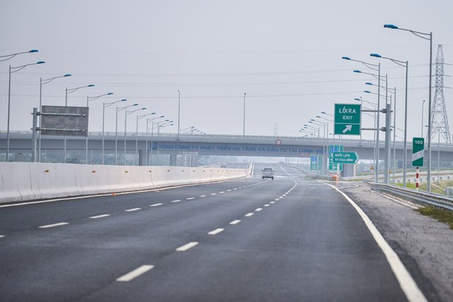 Tuyến đường cao tốc Hà Nội-Hải Phòng có 54 cầu lớn nhỏ, 108 cống chui dân sinh, 9 nút giao liên thông khác mức.