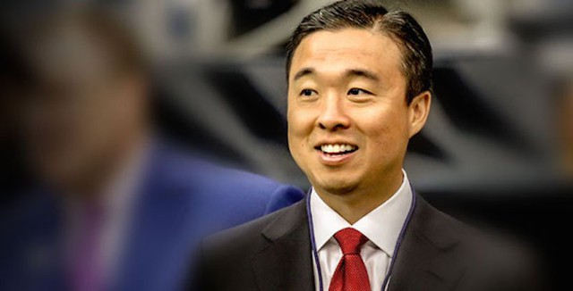 Được biết đến là đồng sở hữu của đội bóng San Francisco 49ers, Gideon Yu là phó chủ tịch cấp cao và thủ quỹ của Yahoo từ năm 2002 - 2006, nơi ông giám sát hoạt động đầu tư của công ty tại Alibaba và mua lại Flickr. Ông rời Yahoo để trở thành giám đốc tài chính của Youtube, sau đó là Facebook trước khi ông trở thành đồng sở hữu và là chủ tịch của SF 49ers năm 2011. Ông từ chức chủ tịch năm 2014 và là đồng sáng lập một công ty mới tên là Eva Automation.