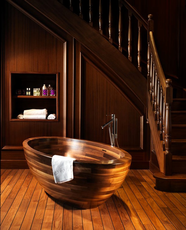 Với chất liệu làm từ gỗ, những bồn tắm như thế này tạo nên không gian sang trọng, cuốn hút cho ngôi nhà của bạn.