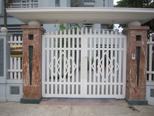 Gia chủ nên cân đối tỉ lệ giữa diện tích nhà và cửa chính, cổng chính