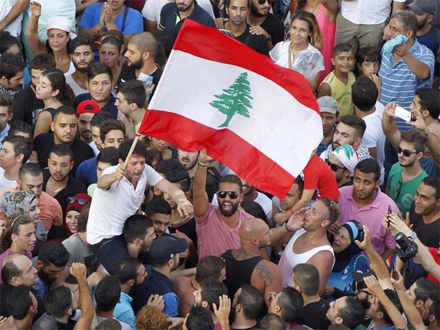 <b></div><div></div></div><p> </p>3. Lebanon</b><p><i>Tỷ lệ nợ công/GDP: 139,7%</i></p><p>Lebanon vốn là một điểm đến du lịch, nhưng cuộc nội chiến ở nước láng giềng Syria và bất ổn chính trị trong nước đã khiến Lebanon rơi vào tình trạng hao hụt ngân sách trong thời gian gần đây.