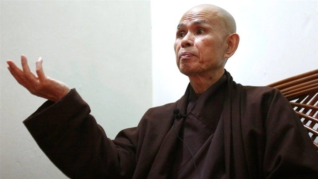 
Thiền sư Thích Nhất Hạnh trong một lần phỏng vấn. (Ảnh: CBC)
