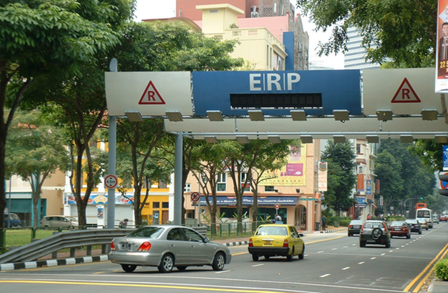 Một cổng ERP đặt trên tuyến đường tại Singapore.