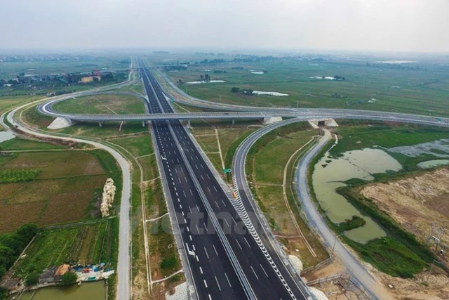 
Tuyến đường cao tốc Hà Nội-Hải Phòng nhìn từ trên cao. (Ảnh: Minh Sơn/Vietnam+)
