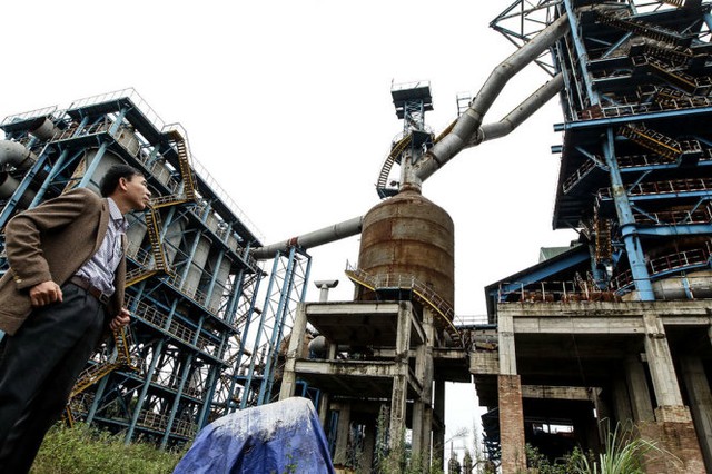 
Dự án nhà máy gang thép Thái Nguyên mở rộng bị bỏ dở dang, trùm mền trong nhiều năm qua đang cần thêm nhiều tỉ đồng để tiếp tục đầu tư - Ảnh: Nguyễn Khánh
