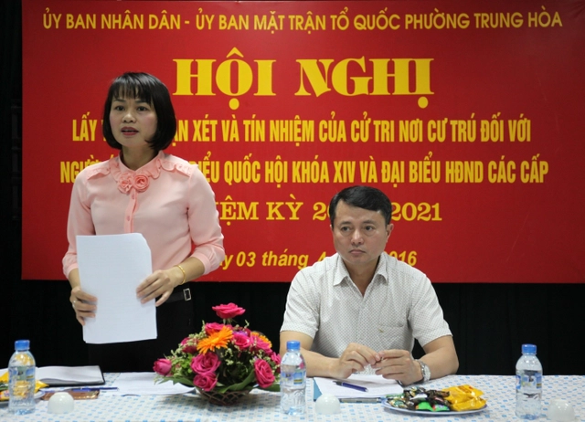 Đồng chí Phan Thị Hải Yến, Phó Chủ tịch UBND phường Trung Hòa phát biểu tại Hội nghị