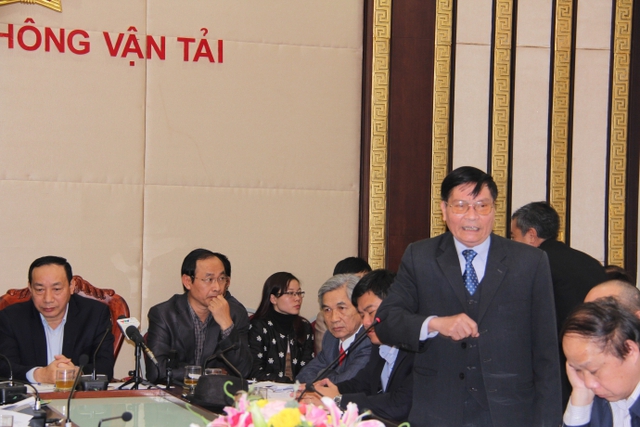 
Ông Nguyễn Văn Thanh bức xúc với ý kiến của một số doanh nghiệp khi đưa lý do không thuyết phục cho việc chậm giảm giá cước vận tải.
