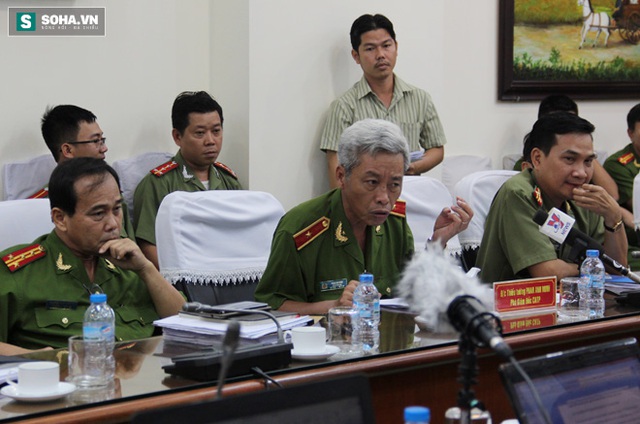Thiếu tướng Phan Anh Minh trả lời buổi họp báo sáng 21/4.