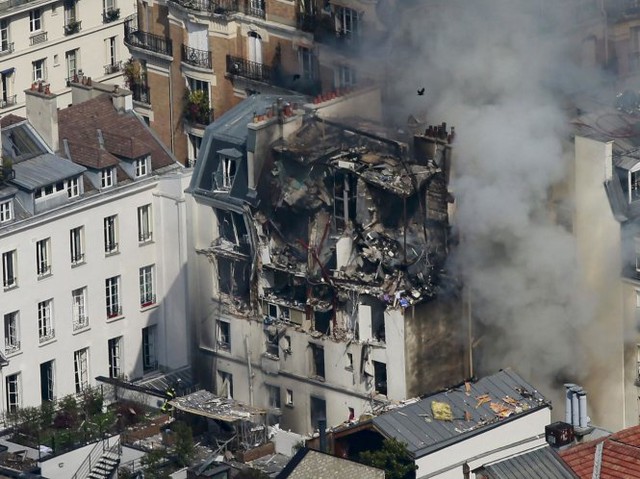 
Tòa nhà bị cháy, nổ - Ảnh: Getty Images
