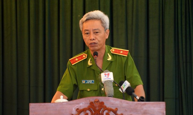 
Phó giám đốc công an TP.HCM thiếu tướng Phan Văn Minh báo cáo sơ bộ về tình hình chống tham nhũng của lực lượng công an tại hội nghị - Ảnh: Thuận Thắng
